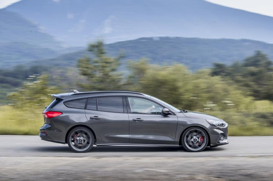  Ford Focus ST Estate 2019 года  (WW) (фото 9 из 40)